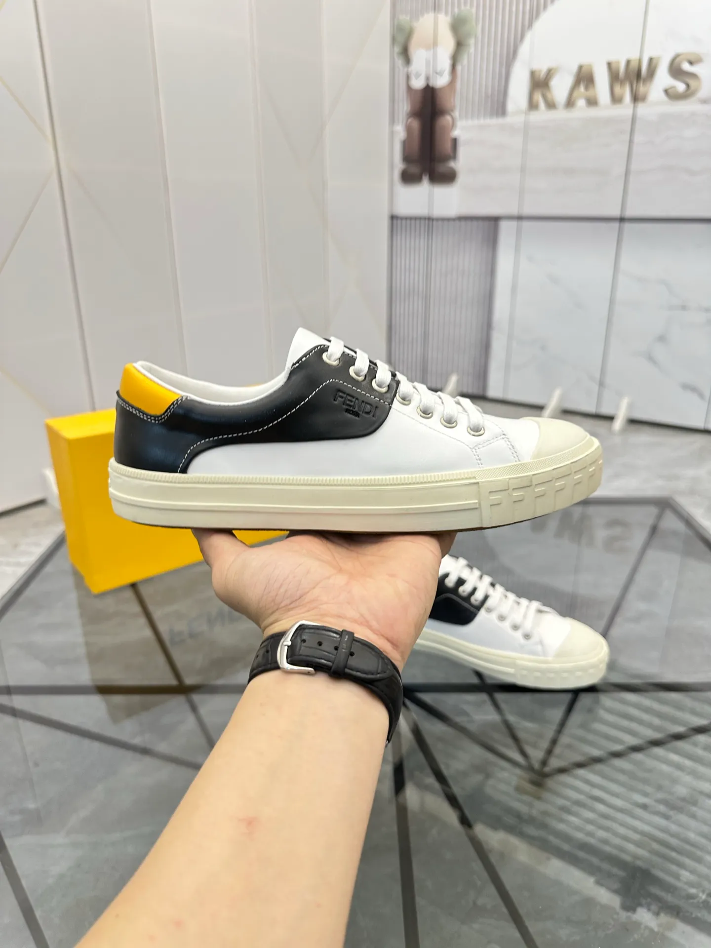 Selling men's shoes 💰: 💰P440¥ Product trademark: Fendi* "Fendi*" low-top casual shoes Regular size: 38-44 (can be customized to 45) Product materials: imported cowhide upper, sheepskin lining, original outsole. No.:6735